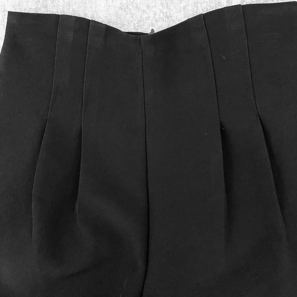 J. Ing Black Pleated Shorts (S) - Picture 4 of 6